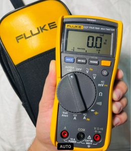 Fluke 117 True RMS Digital Multimeter 2